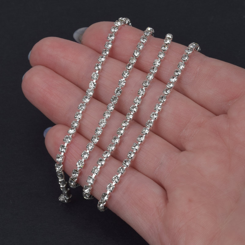 Стразовая цепь SS8 (2,4 мм), Светлое серебро, Стразы стеклянные белые (ZEP-047562)