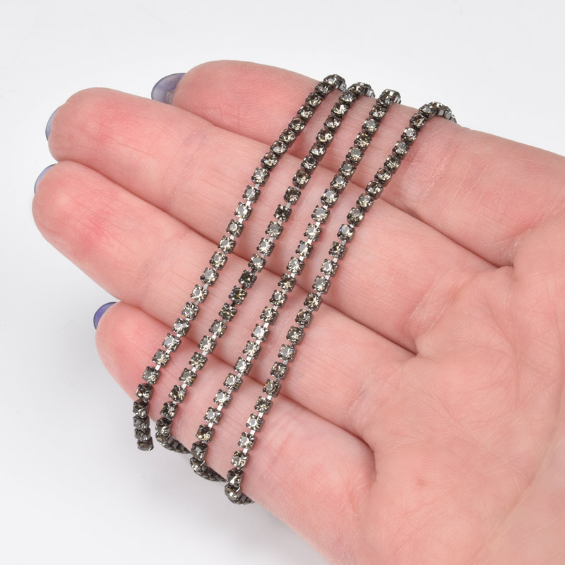 Стразовий ланцюг SS6 - 2,0 мм, Чорний, Стрази скляні сірі АВ (ZEP-061017)