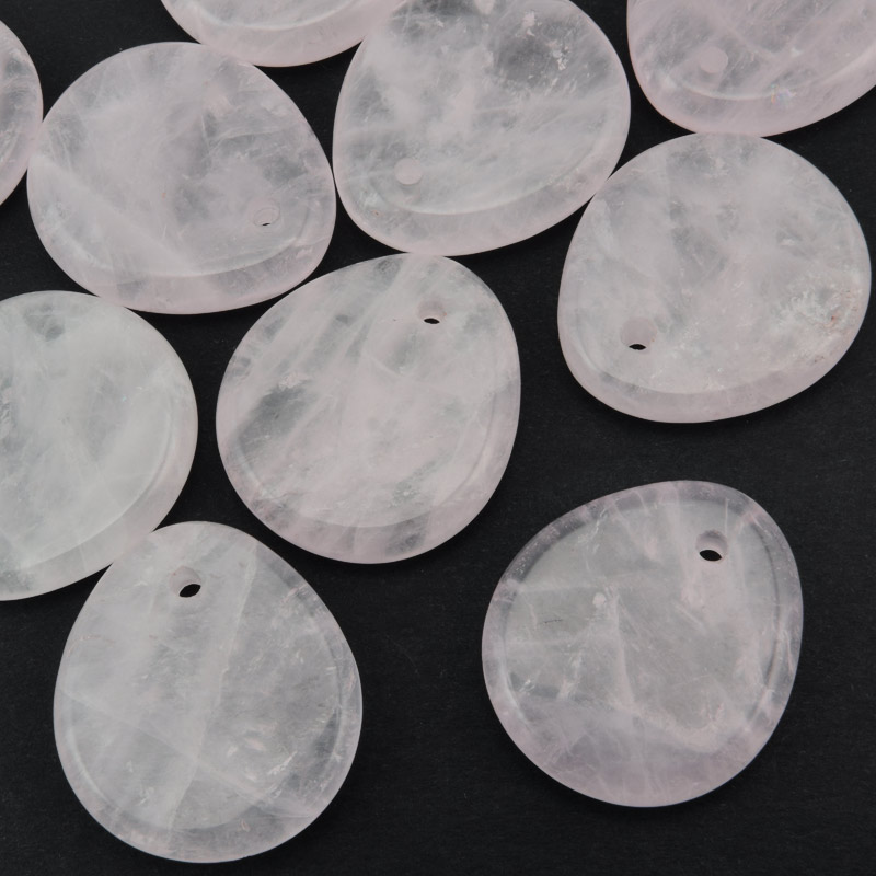 Подвеска Капля плоская, Натур. камень Кварц розовый, 28х25 мм (POD-058647)