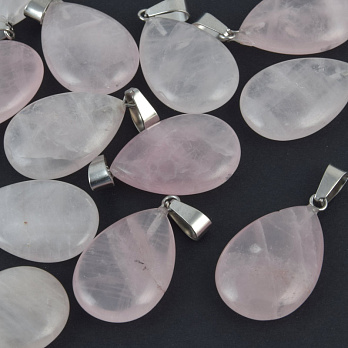 Подвеска Капля плоская, Натур. камень Кварц розовый, 27х16 мм (POD-020869)